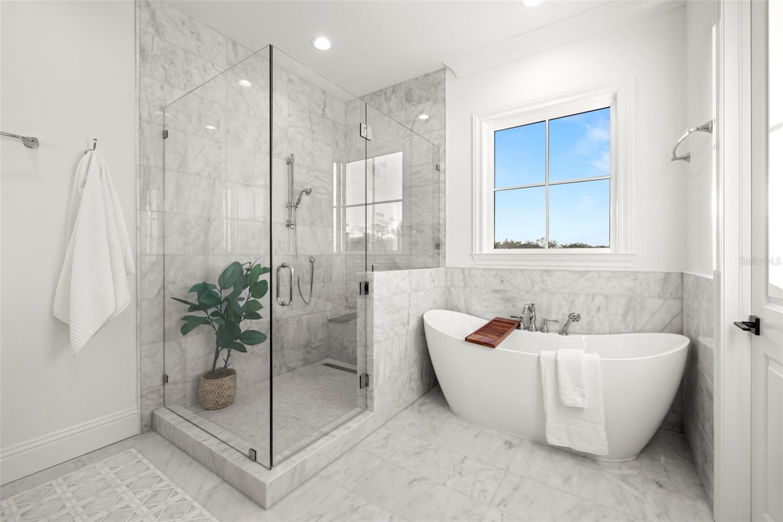 HENDRY MANOR - Residential