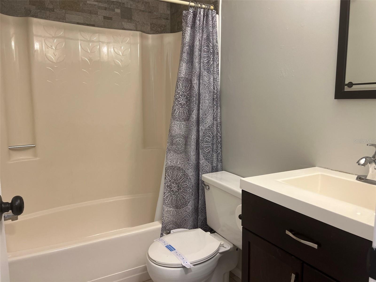 LAKESHORE CHARLOTTE COUNTY PH 02 - Residential Lease