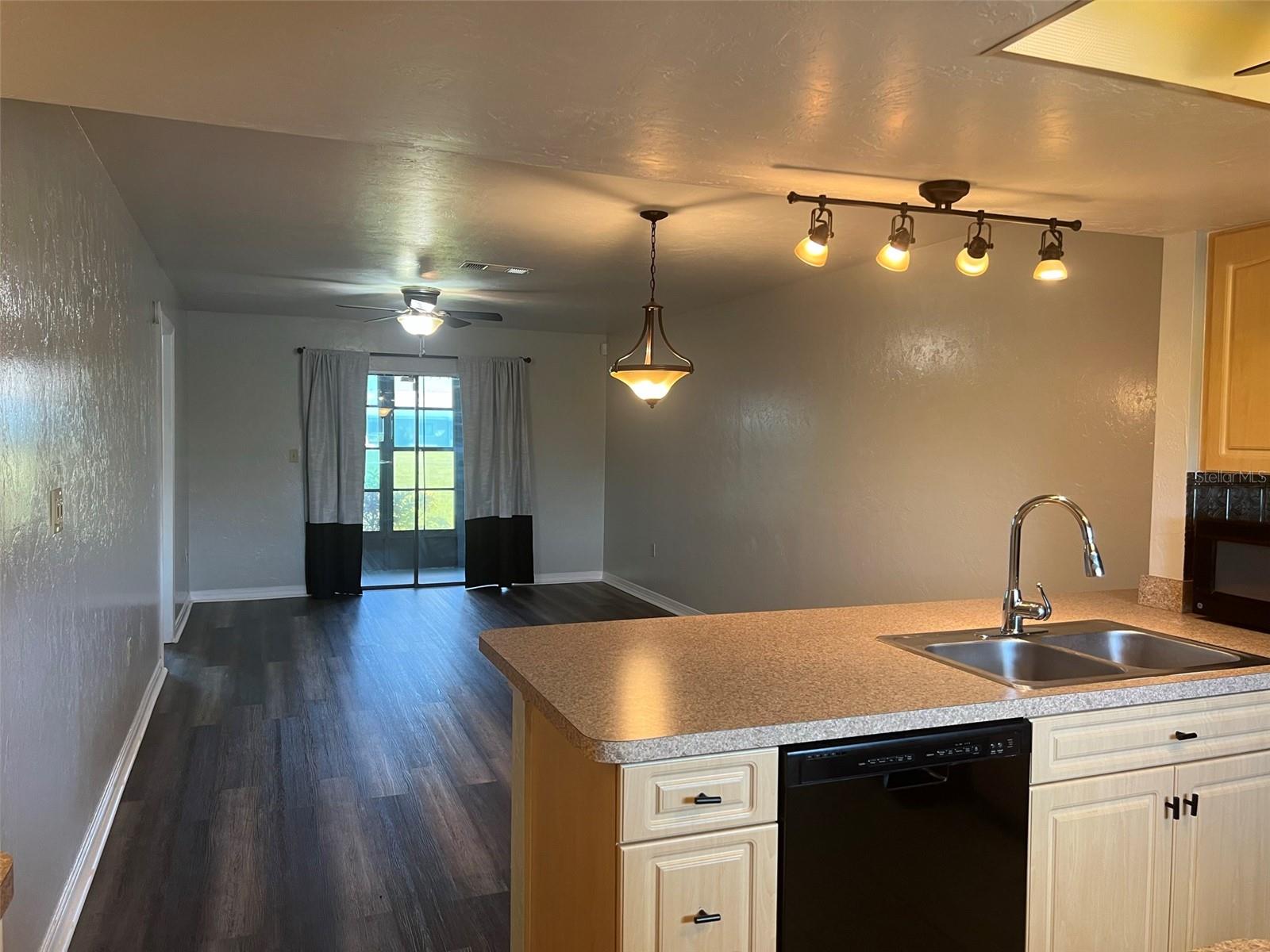 LAKESHORE CHARLOTTE COUNTY PH 02 - Residential Lease