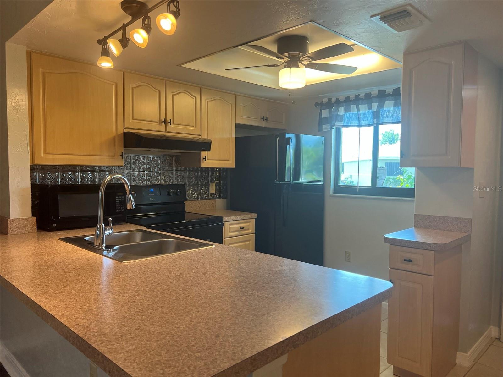 LAKESHORE CHARLOTTE COUNTY PH 02 - Residential Lease