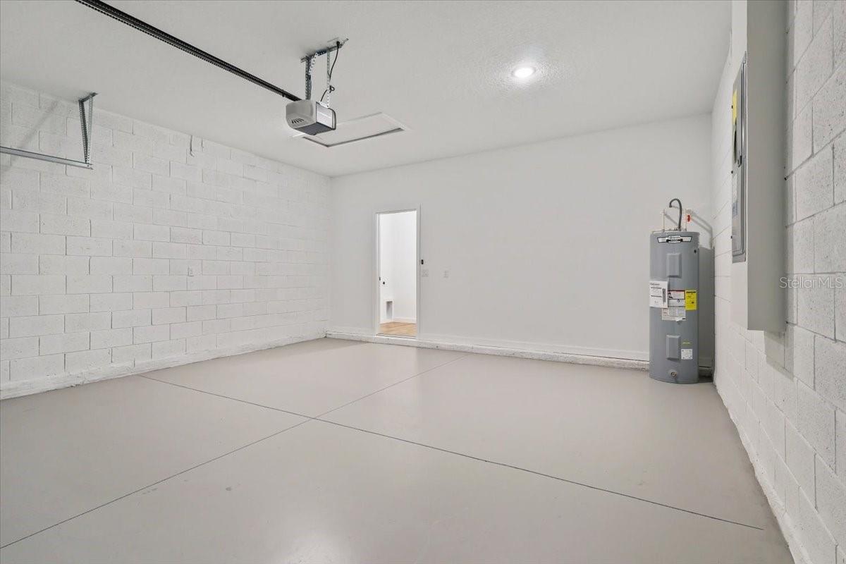 OAKWOOD VILLAGE BEVERLY HILLS PH 01 - Residential