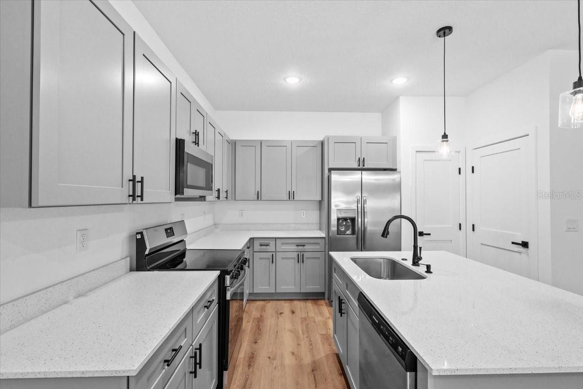 OAKWOOD VILLAGE BEVERLY HILLS PH 01 - Residential