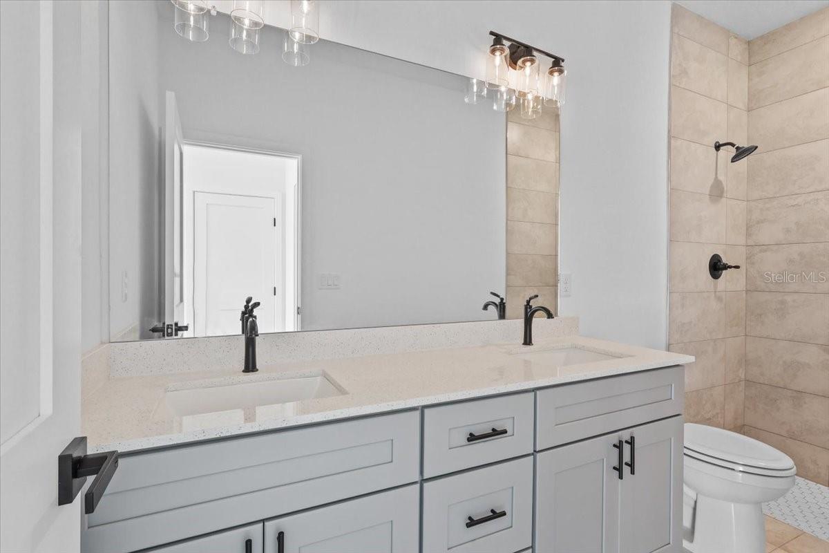 OAKWOOD VILLAGE BEVERLY HILLS PH 01 - Residential