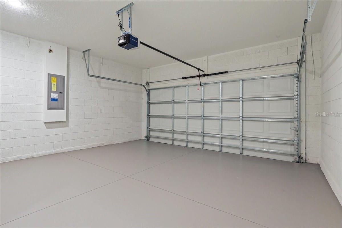 OAKWOOD VILLAGE BEVERLY HILLS PH 01 - Residential