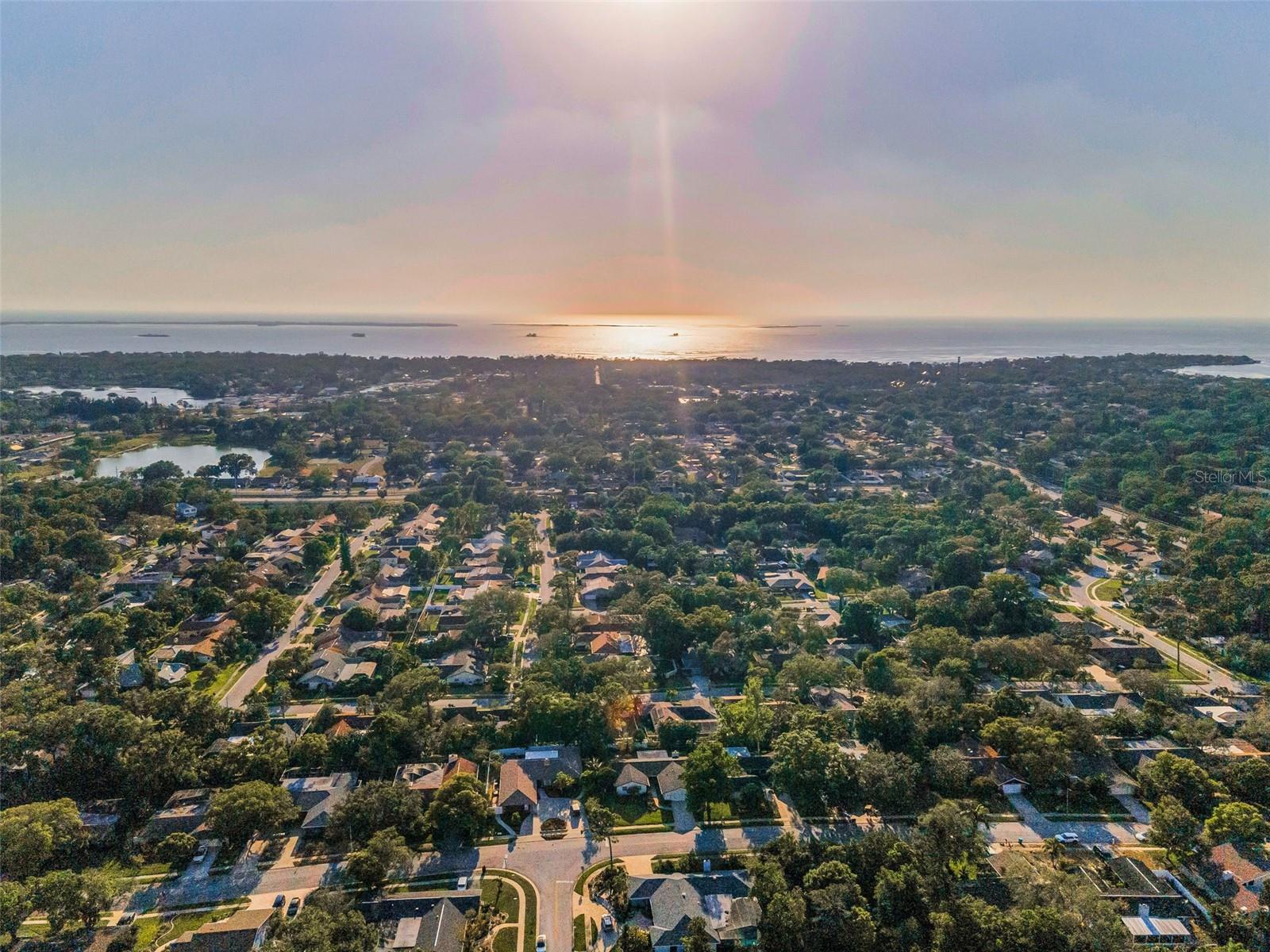 833 LAKESIDE TERRACE