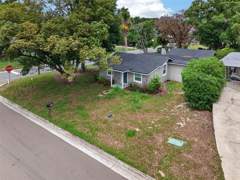 Photo of 305 S Sharp Street, Lake Wales, FL 33853 (MLS # S5151291)