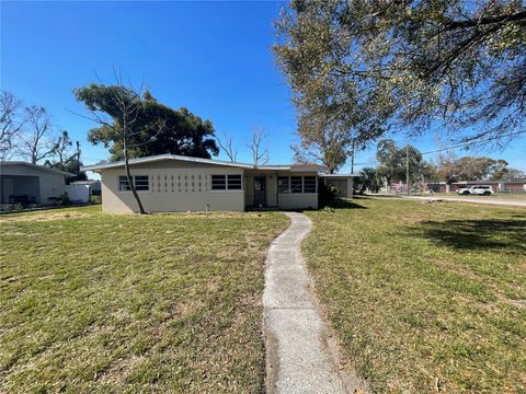 A home in WINTER HAVEN