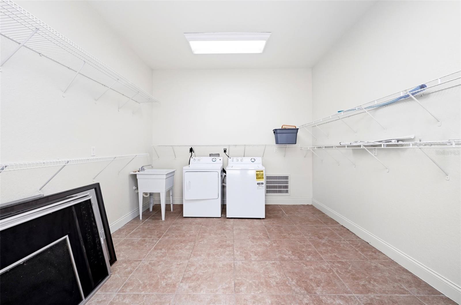 HAPPY TRAILS UNIT 4 - Residential
