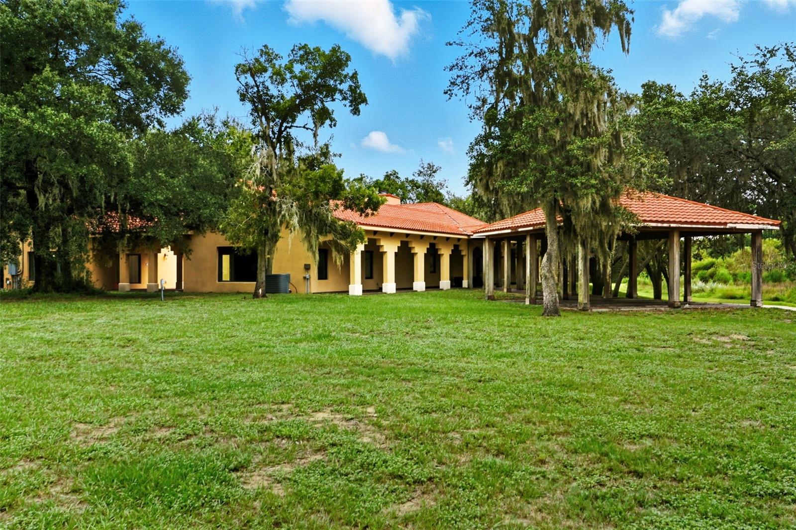 HAPPY TRAILS UNIT 4 - Residential
