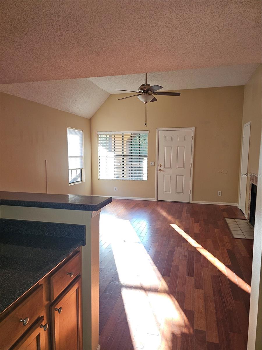 415 LAKEPOINTE DRIVE 204