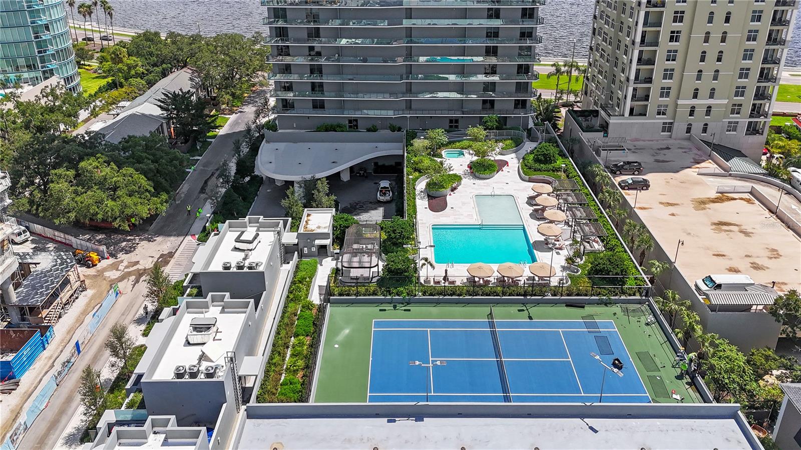 RITZ CARLTON RESIDENCES   BAY OAKS CONDOMINIUM - Residential