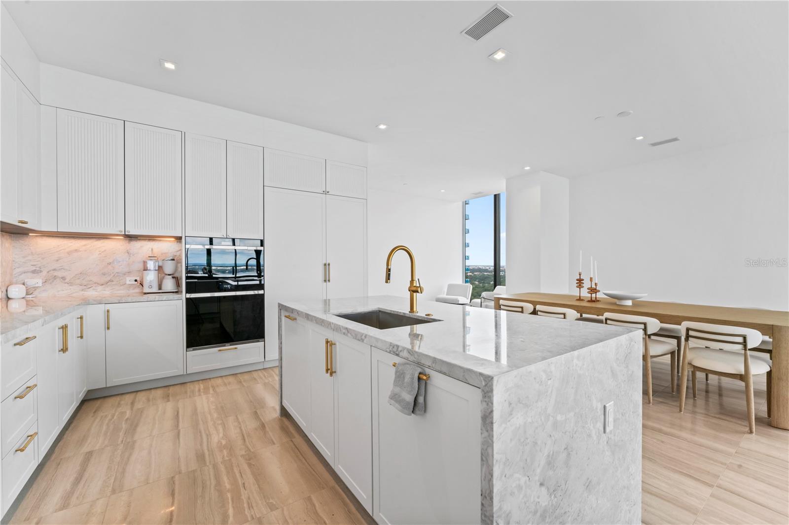 RITZ CARLTON RESIDENCES   BAY OAKS CONDOMINIUM - Residential