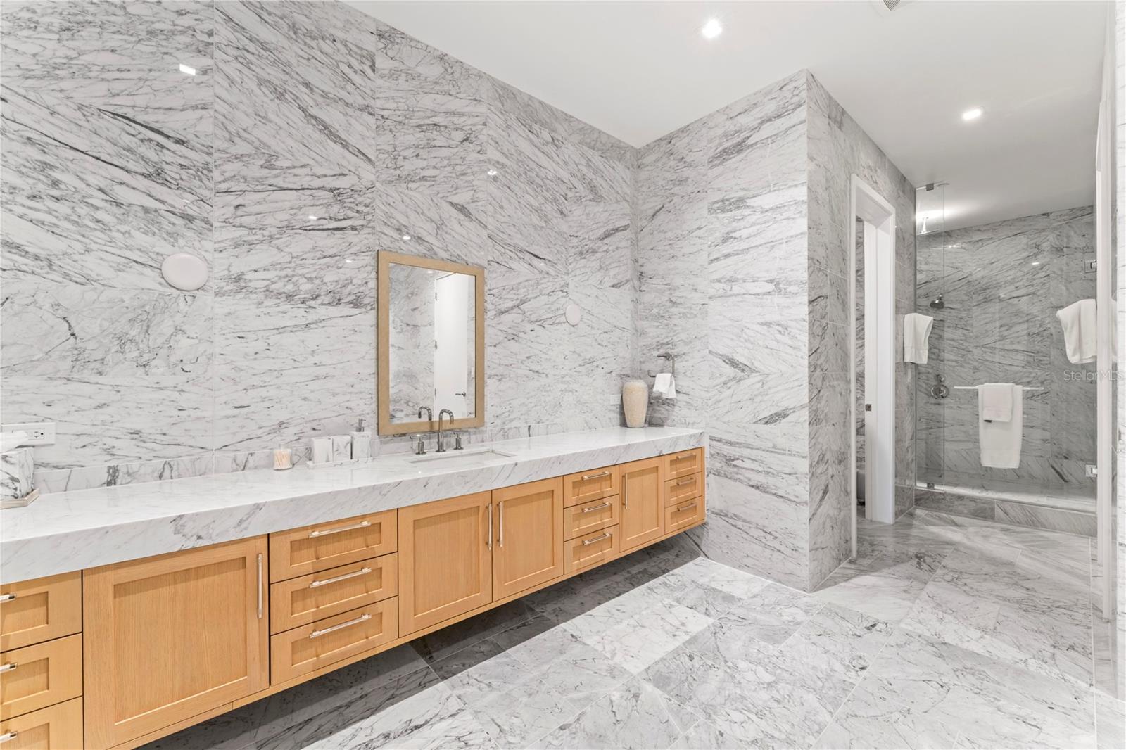 RITZ CARLTON RESIDENCES   BAY OAKS CONDOMINIUM - Residential