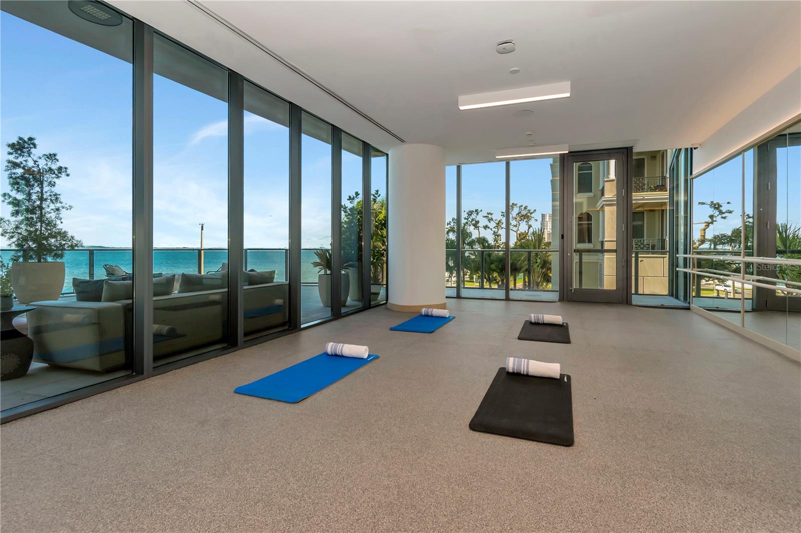 RITZ CARLTON RESIDENCES   BAY OAKS CONDOMINIUM - Residential