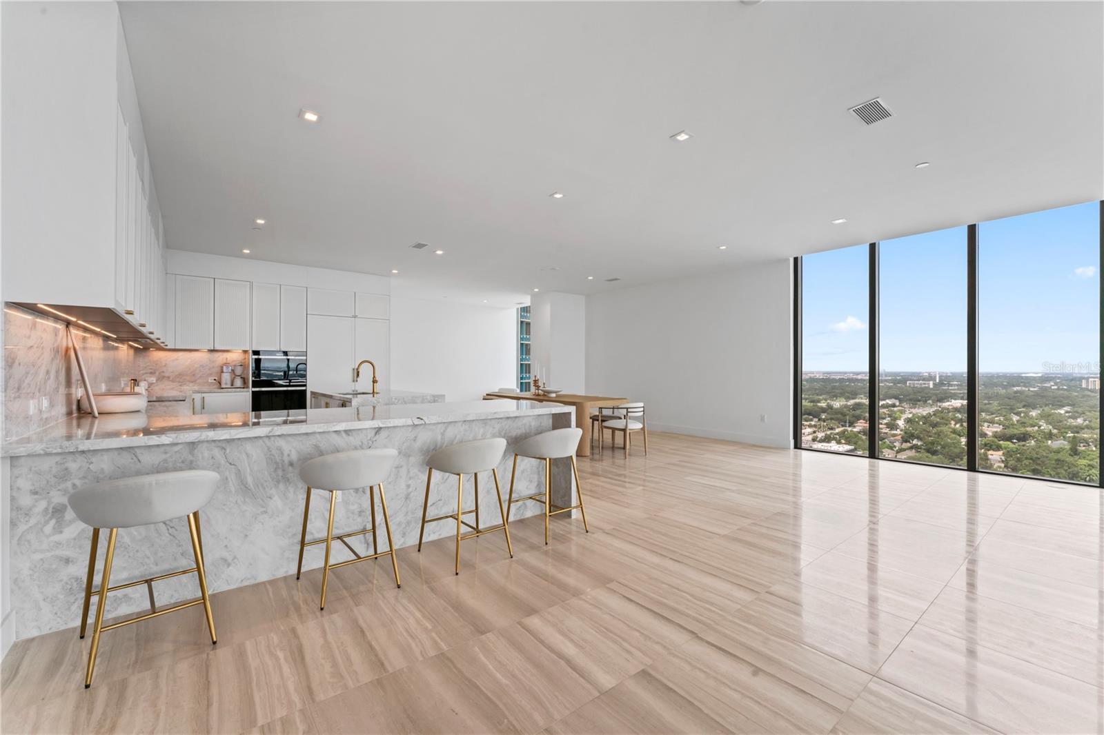 RITZ CARLTON RESIDENCES   BAY OAKS CONDOMINIUM - Residential