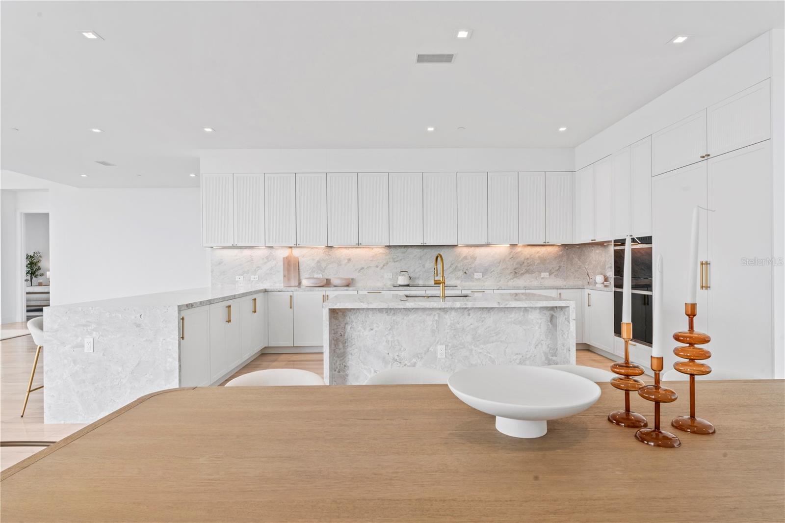 RITZ CARLTON RESIDENCES   BAY OAKS CONDOMINIUM - Residential