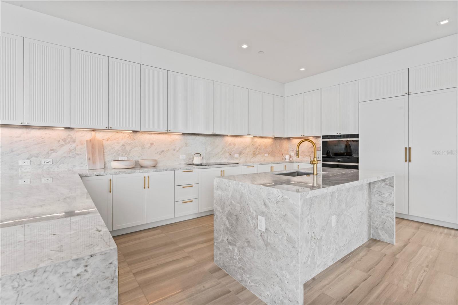 RITZ CARLTON RESIDENCES   BAY OAKS CONDOMINIUM - Residential