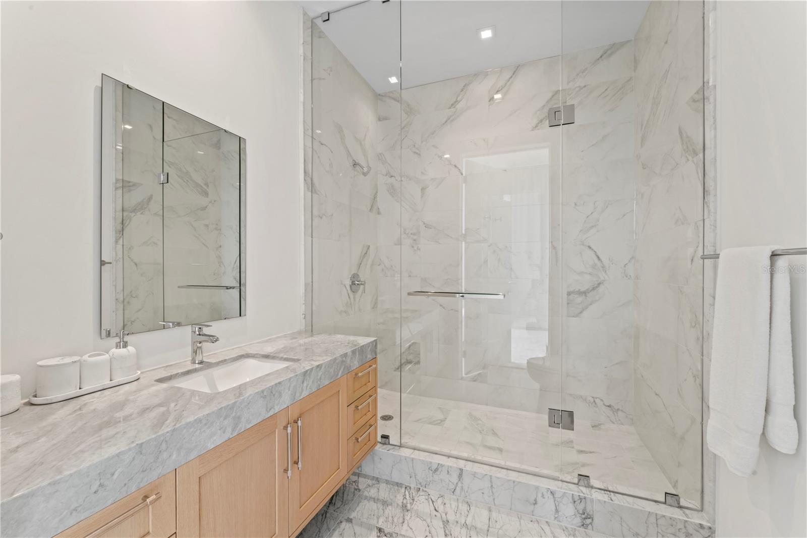 RITZ CARLTON RESIDENCES   BAY OAKS CONDOMINIUM - Residential