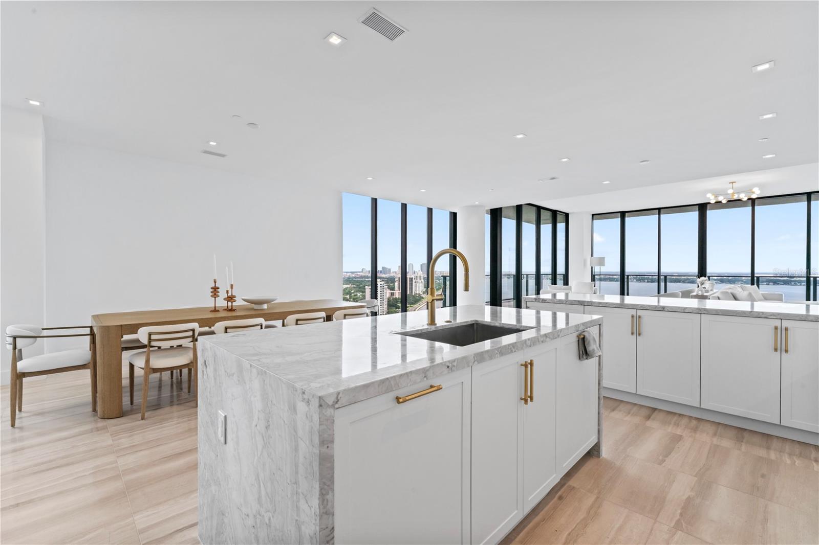 RITZ CARLTON RESIDENCES   BAY OAKS CONDOMINIUM - Residential
