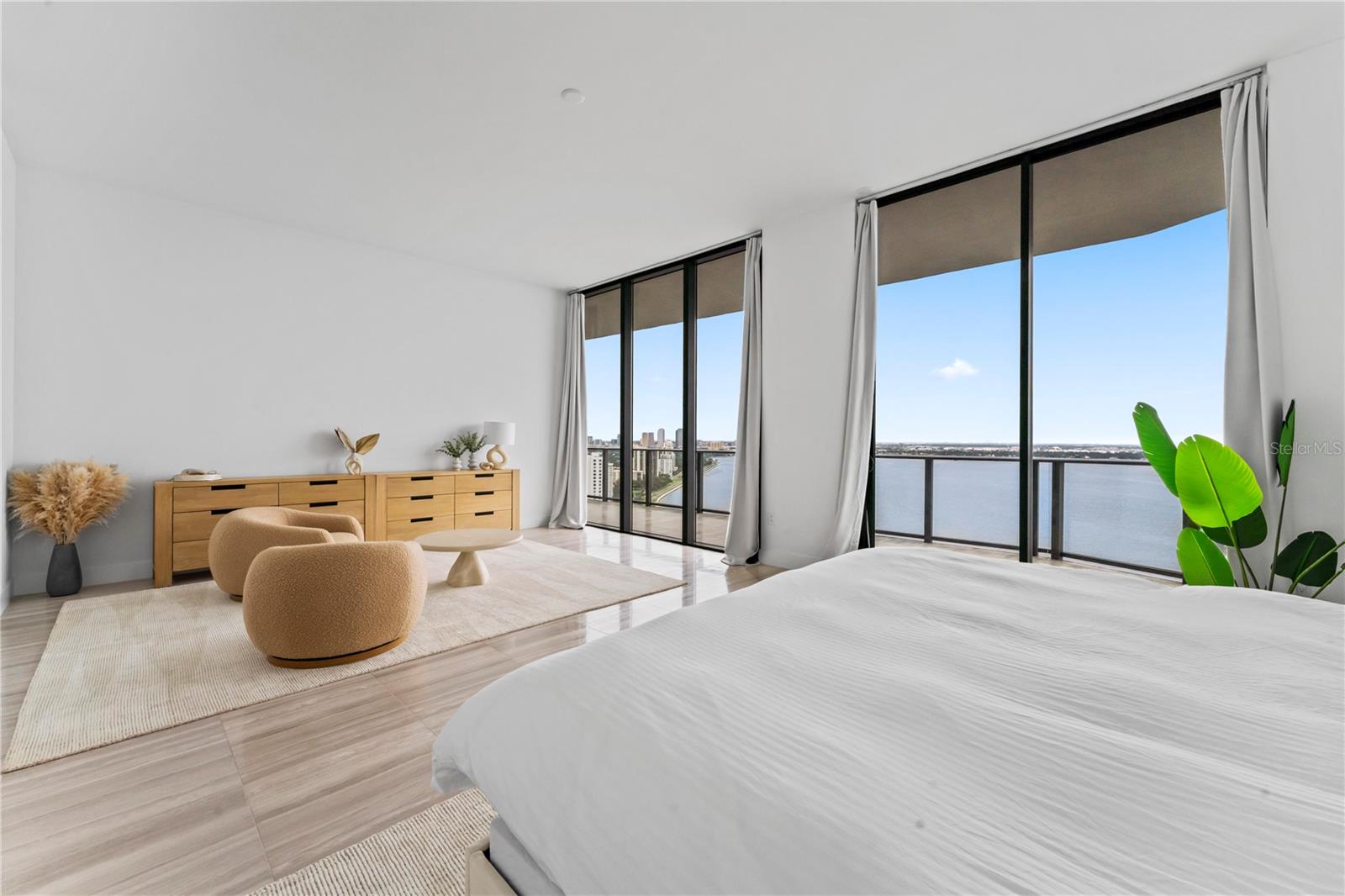 RITZ CARLTON RESIDENCES   BAY OAKS CONDOMINIUM - Residential