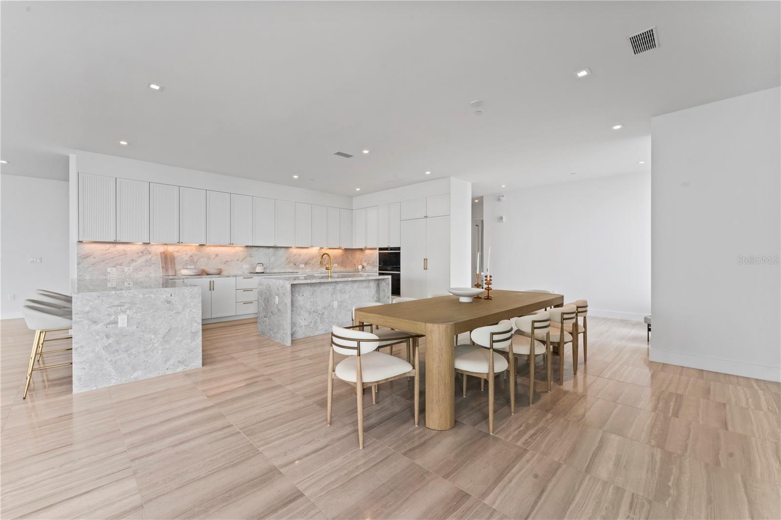 RITZ CARLTON RESIDENCES   BAY OAKS CONDOMINIUM - Residential
