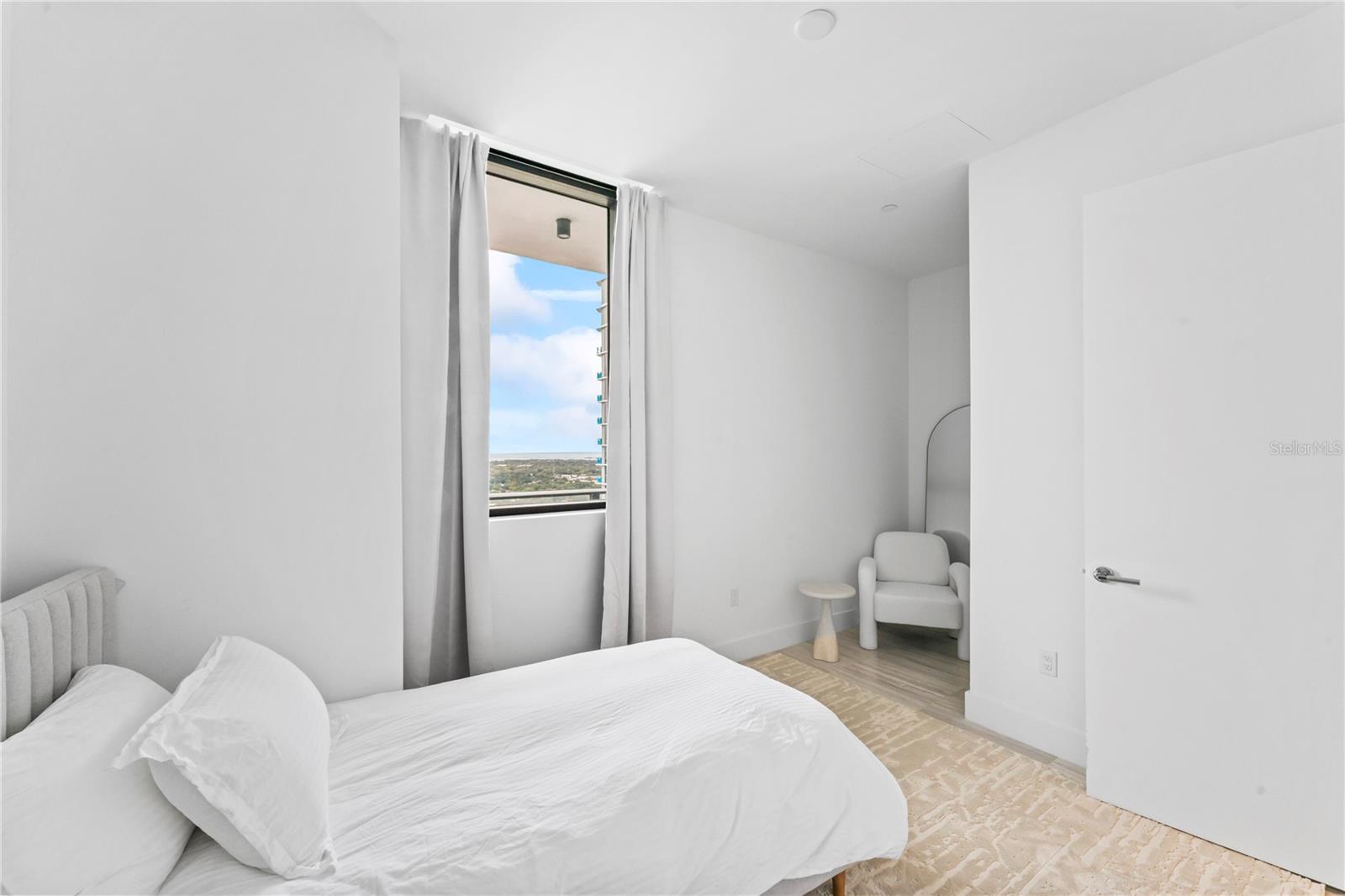 RITZ CARLTON RESIDENCES   BAY OAKS CONDOMINIUM - Residential