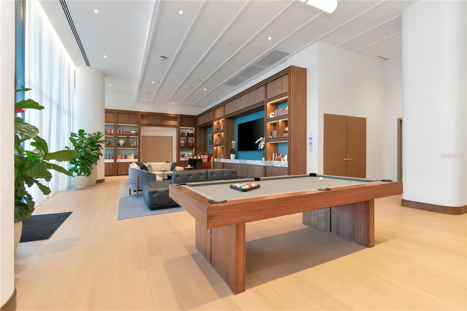 RITZ CARLTON RESIDENCES   BAY OAKS CONDOMINIUM - Residential