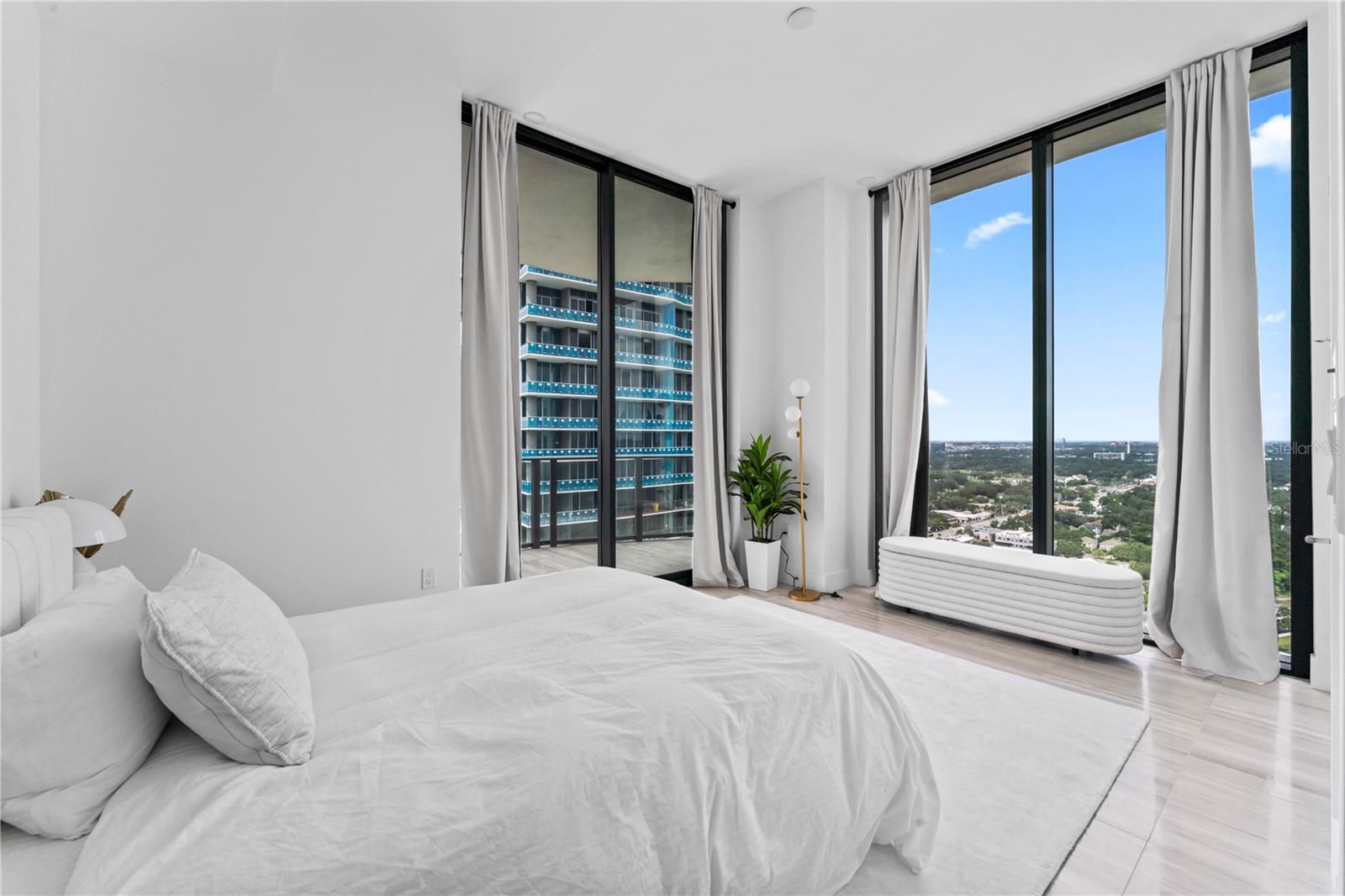 RITZ CARLTON RESIDENCES   BAY OAKS CONDOMINIUM - Residential