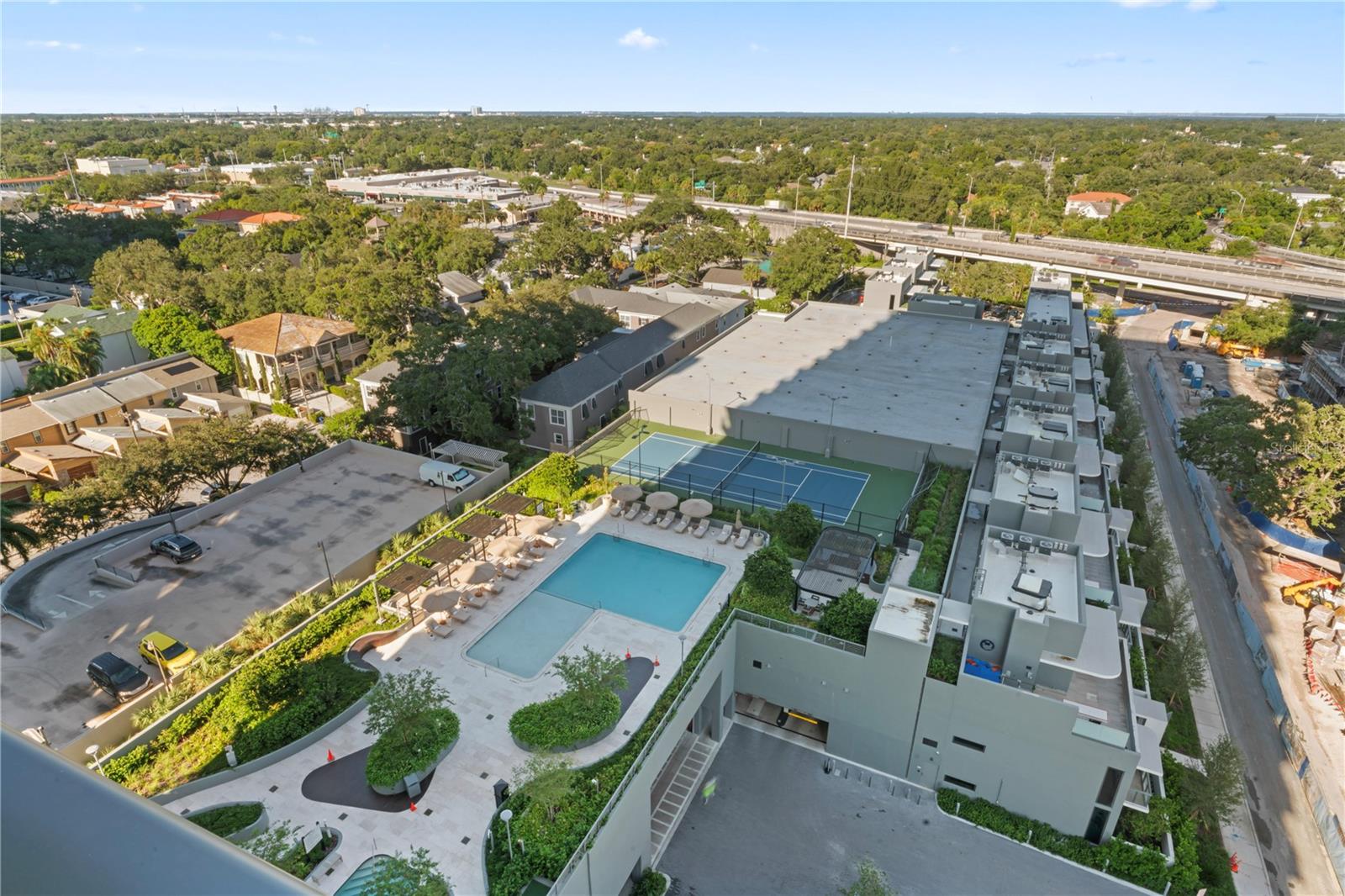 RITZ CARLTON RESIDENCES   BAY OAKS CONDOMINIUM - Residential