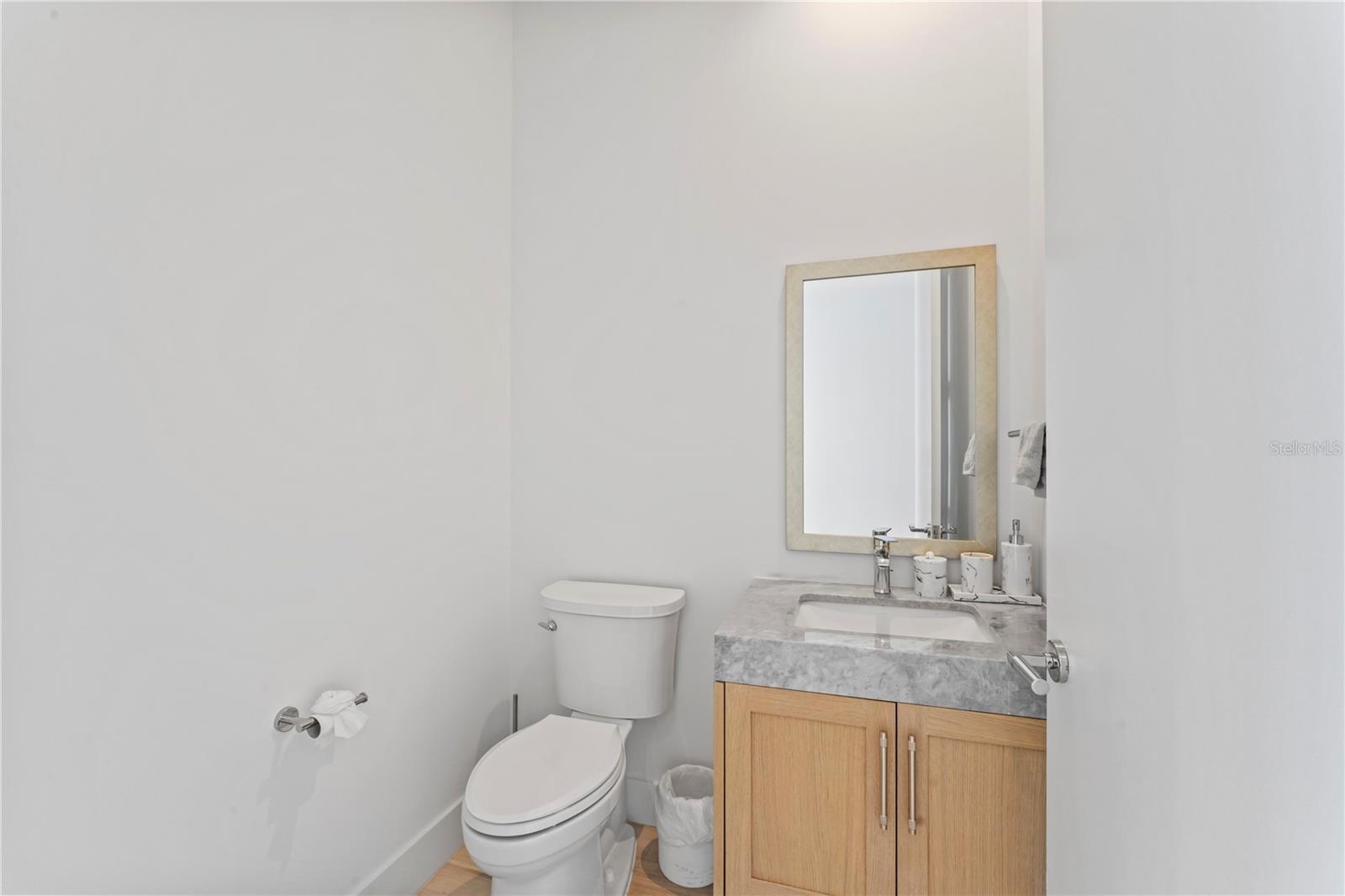RITZ CARLTON RESIDENCES   BAY OAKS CONDOMINIUM - Residential