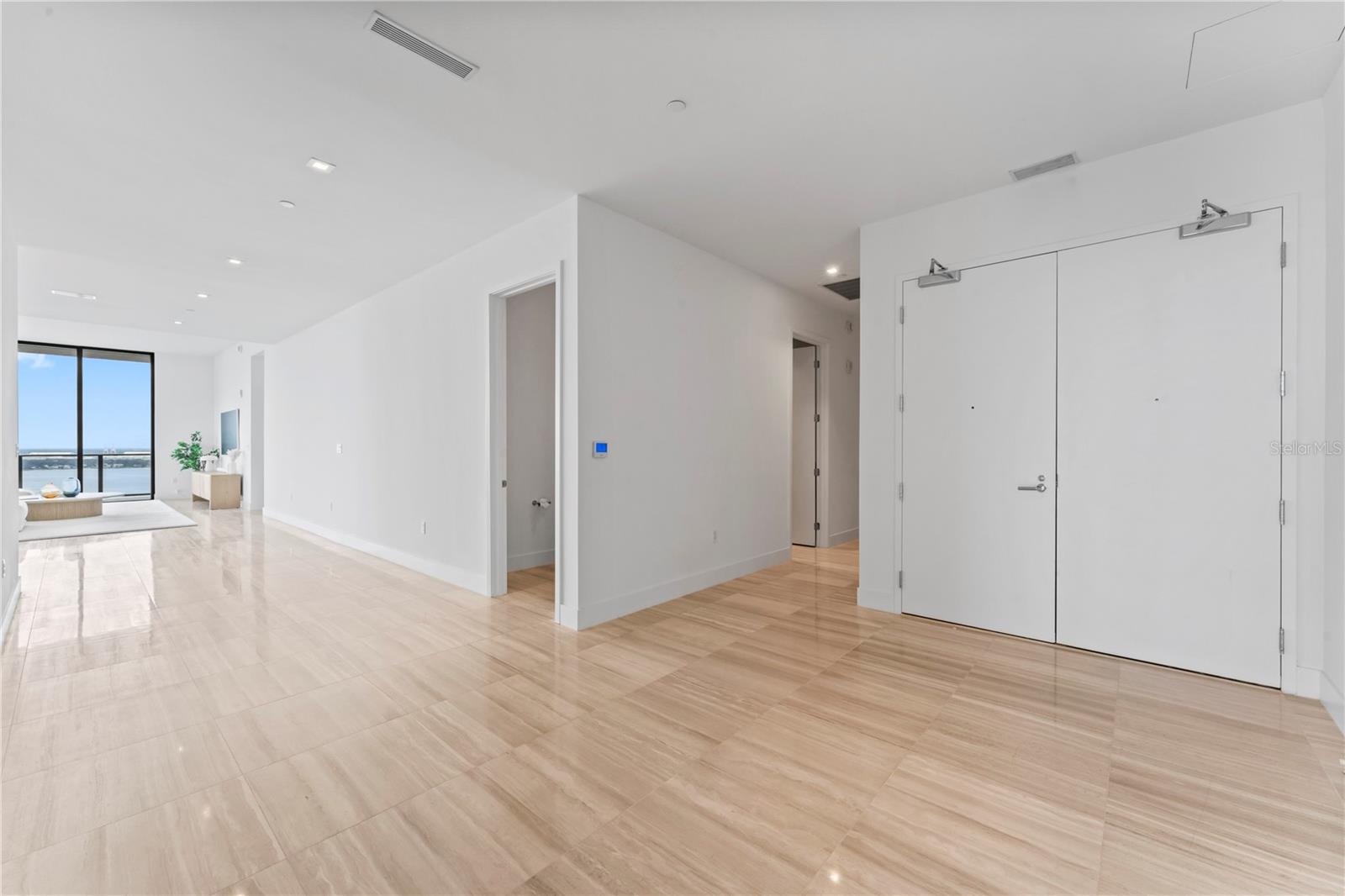 RITZ CARLTON RESIDENCES   BAY OAKS CONDOMINIUM - Residential
