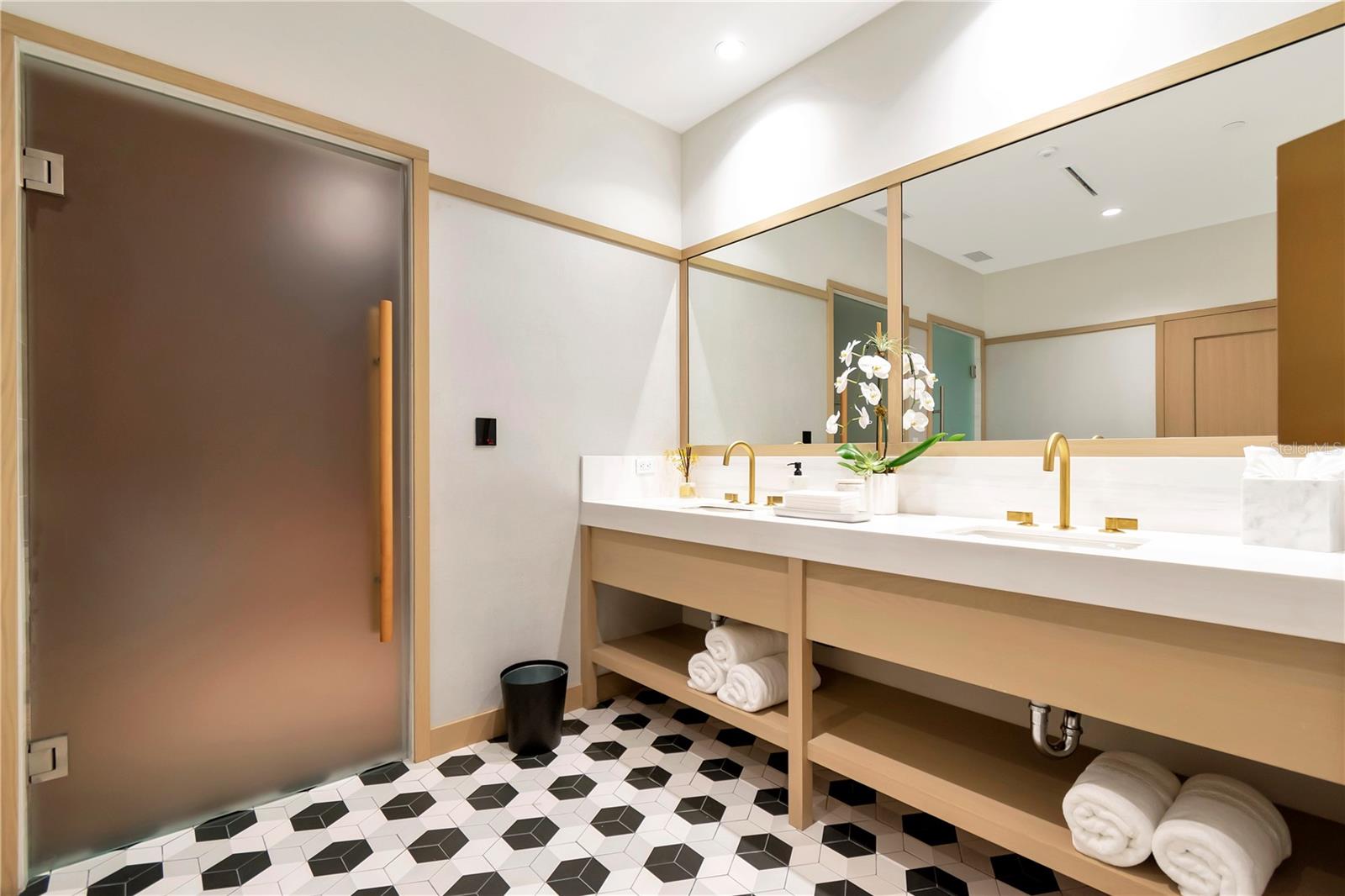 RITZ CARLTON RESIDENCES   BAY OAKS CONDOMINIUM - Residential