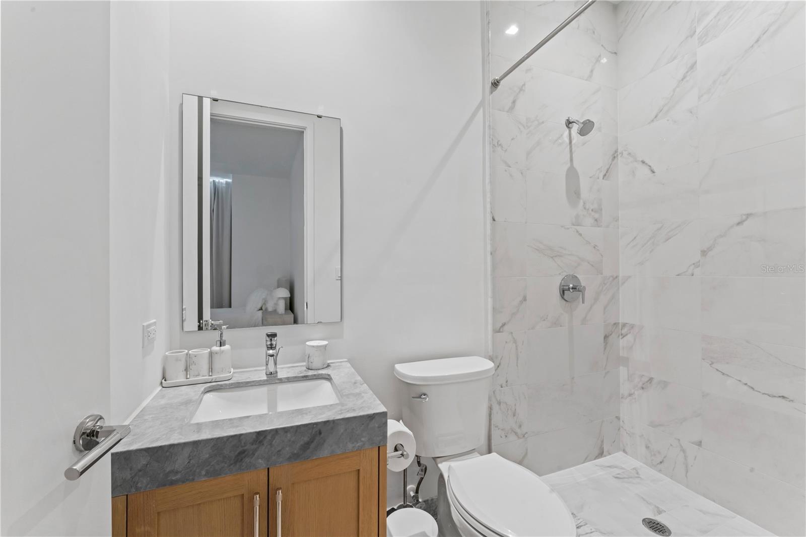RITZ CARLTON RESIDENCES   BAY OAKS CONDOMINIUM - Residential