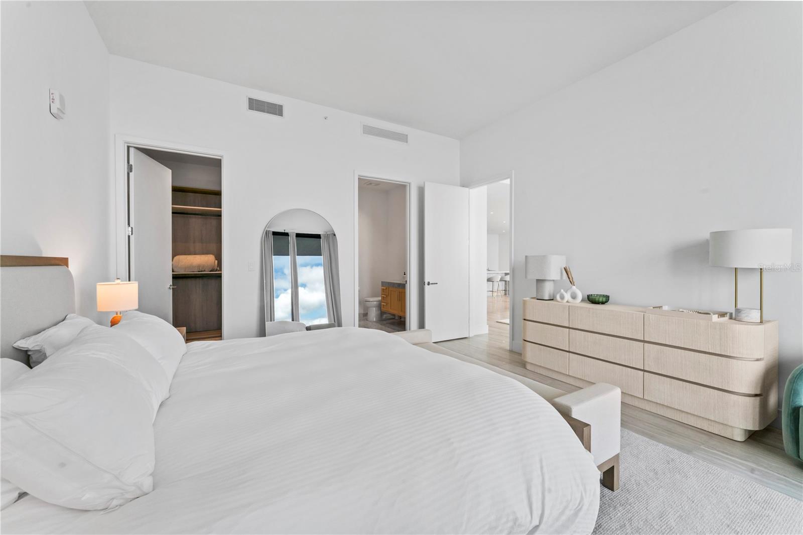 RITZ CARLTON RESIDENCES   BAY OAKS CONDOMINIUM - Residential