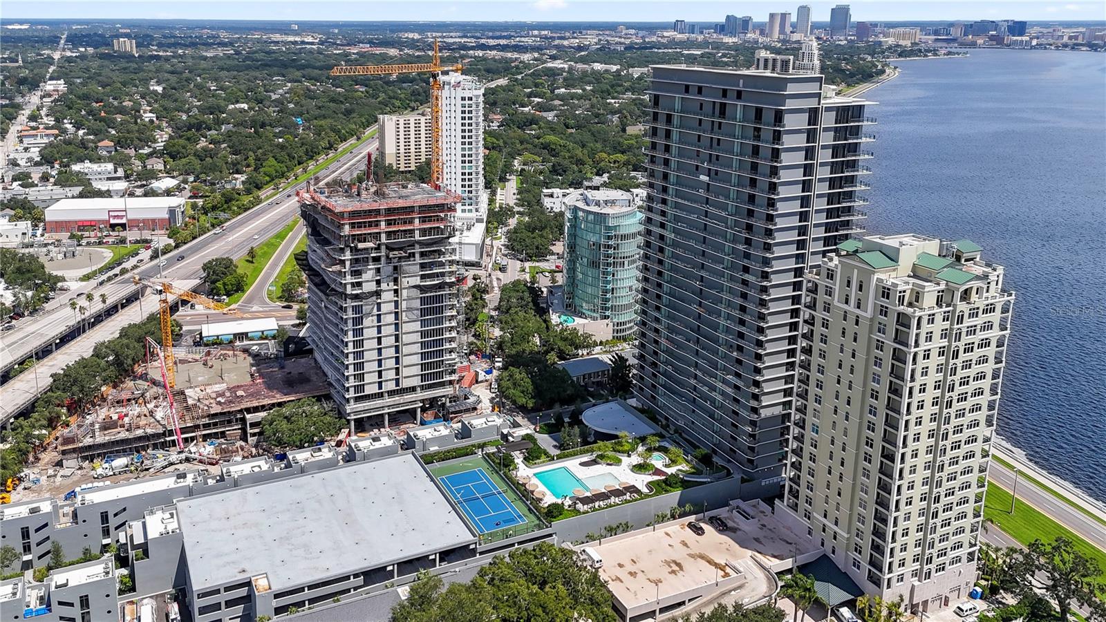 RITZ CARLTON RESIDENCES   BAY OAKS CONDOMINIUM - Residential