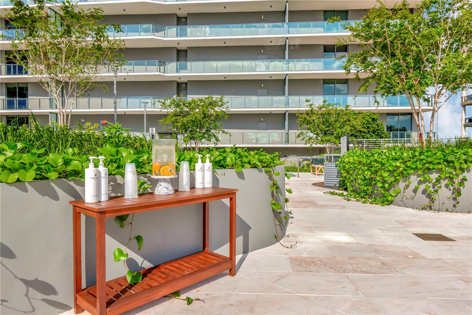 RITZ CARLTON RESIDENCES   BAY OAKS CONDOMINIUM - Residential