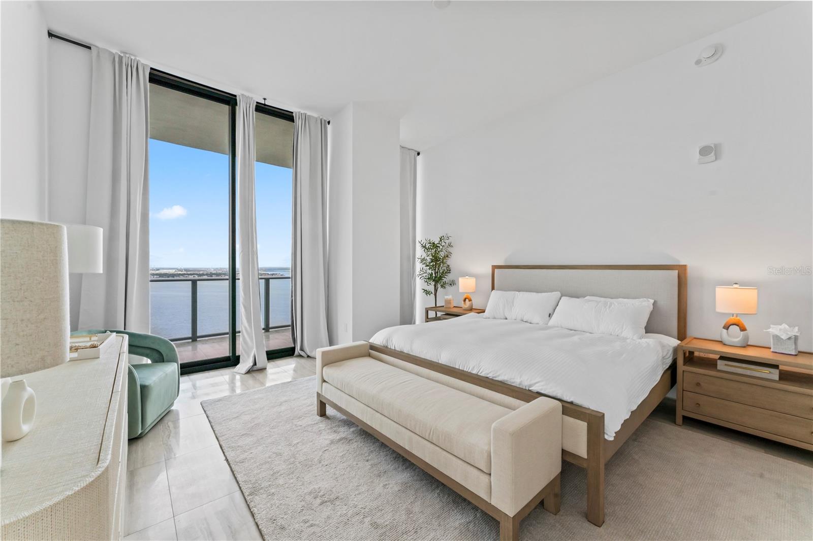 RITZ CARLTON RESIDENCES   BAY OAKS CONDOMINIUM - Residential