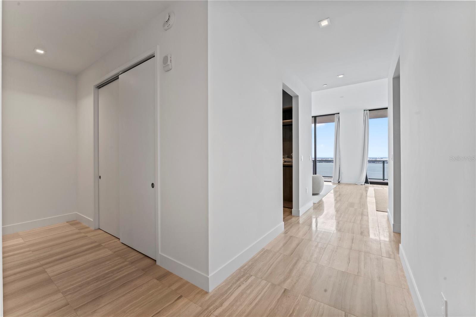 RITZ CARLTON RESIDENCES   BAY OAKS CONDOMINIUM - Residential