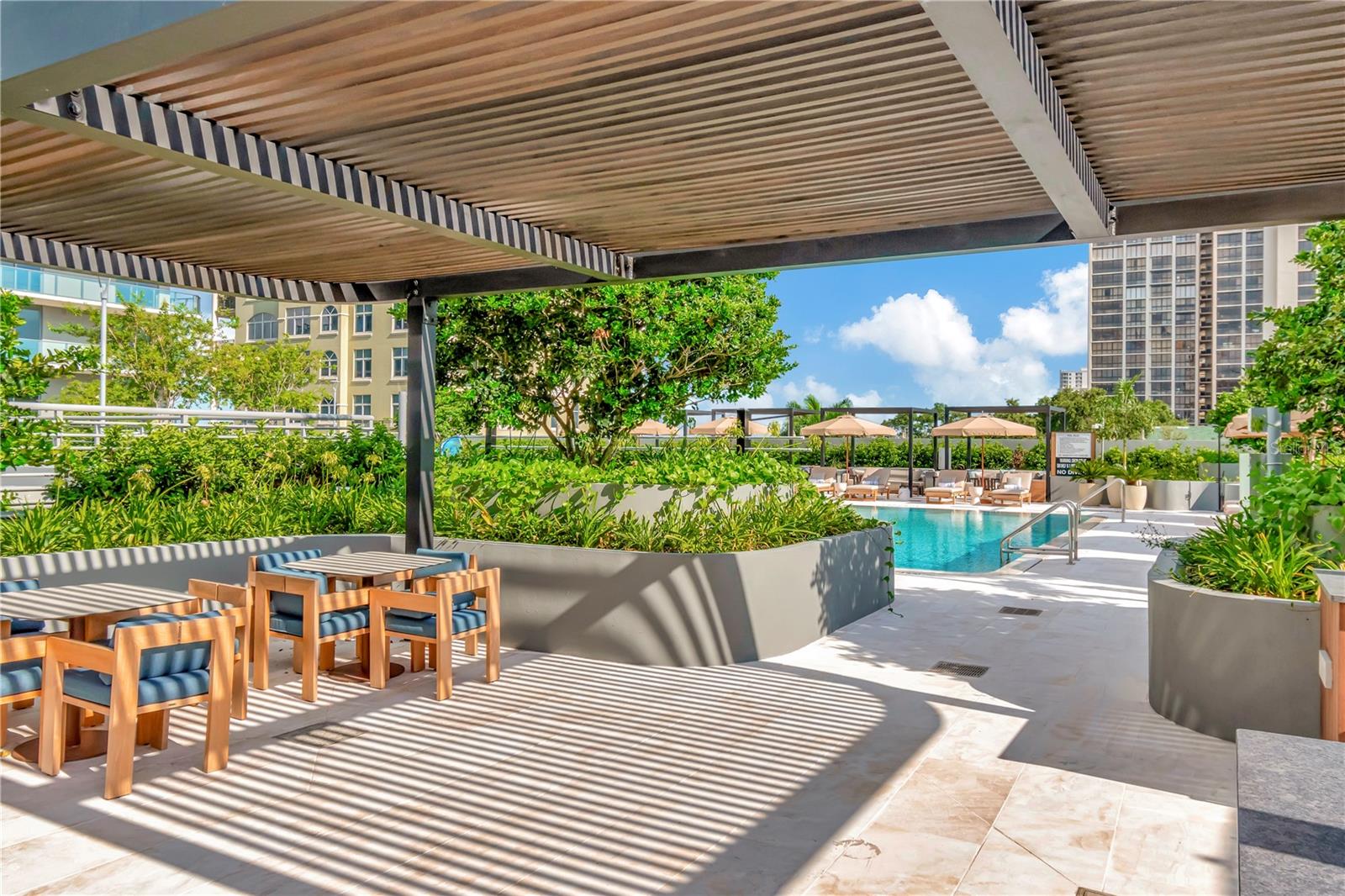 RITZ CARLTON RESIDENCES   BAY OAKS CONDOMINIUM - Residential