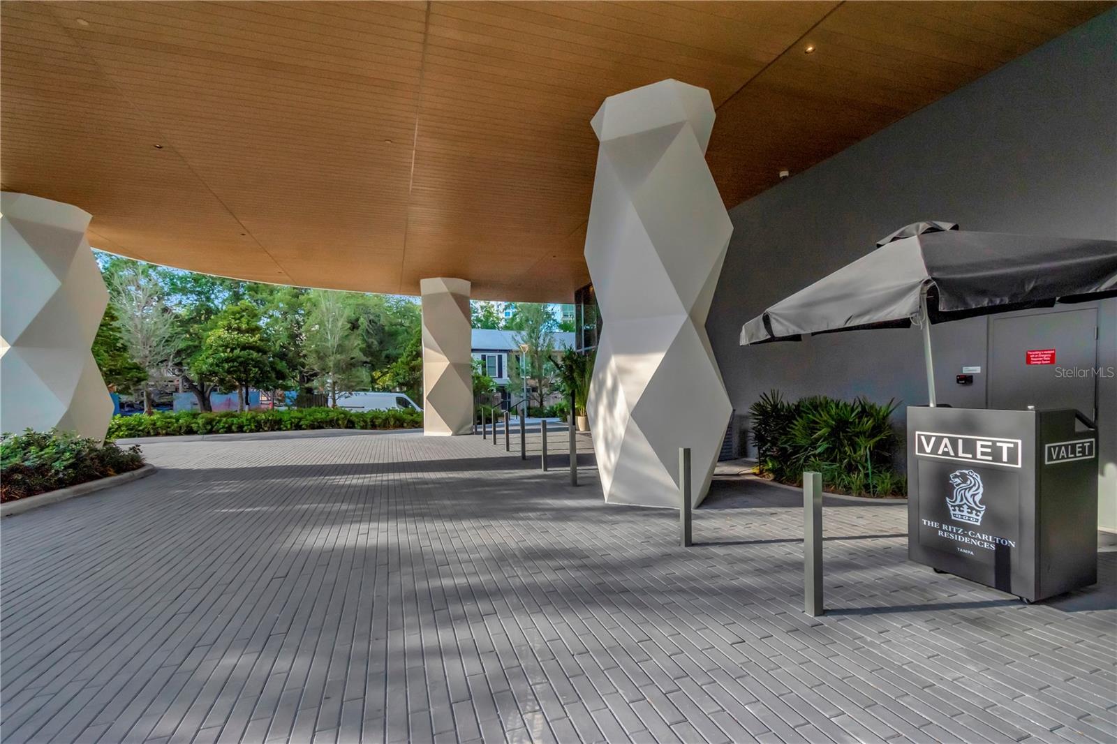 RITZ CARLTON RESIDENCES   BAY OAKS CONDOMINIUM - Residential