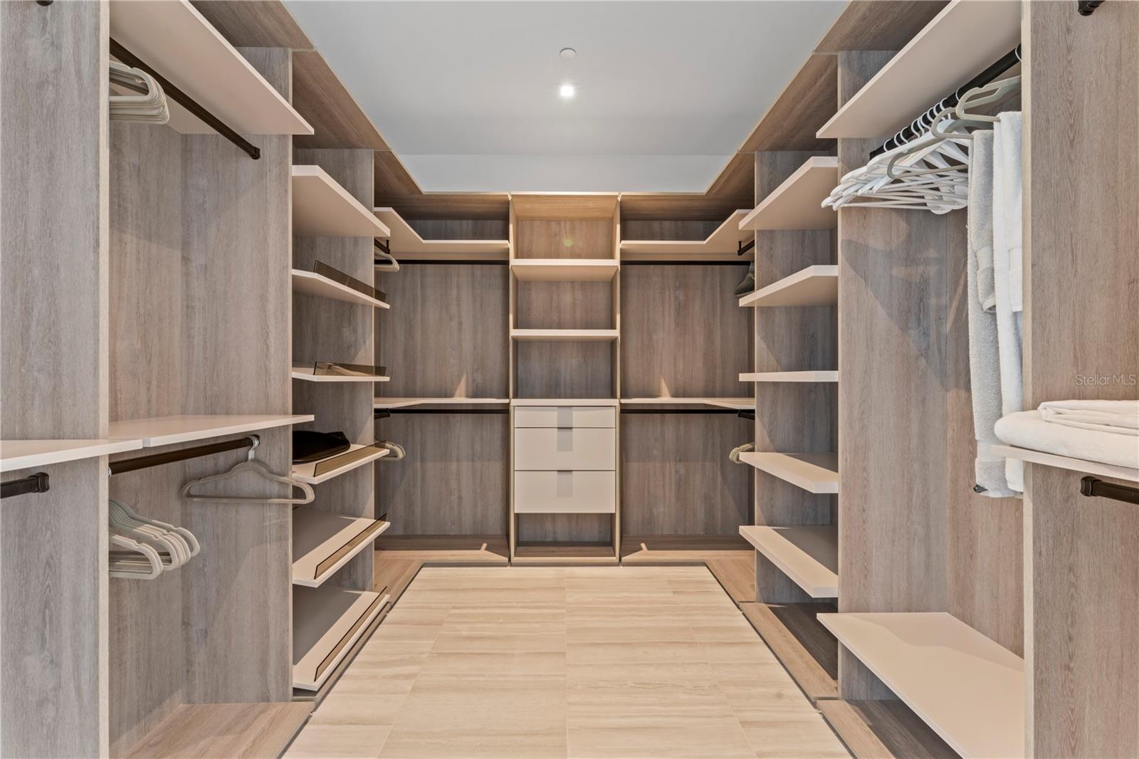RITZ CARLTON RESIDENCES   BAY OAKS CONDOMINIUM - Residential