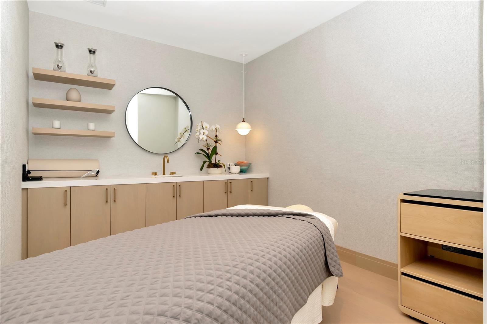 RITZ CARLTON RESIDENCES   BAY OAKS CONDOMINIUM - Residential