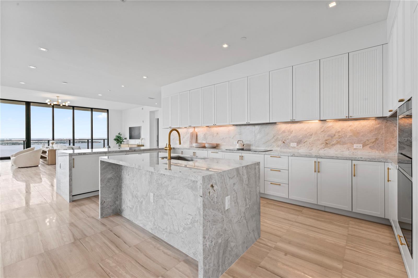 RITZ CARLTON RESIDENCES   BAY OAKS CONDOMINIUM - Residential