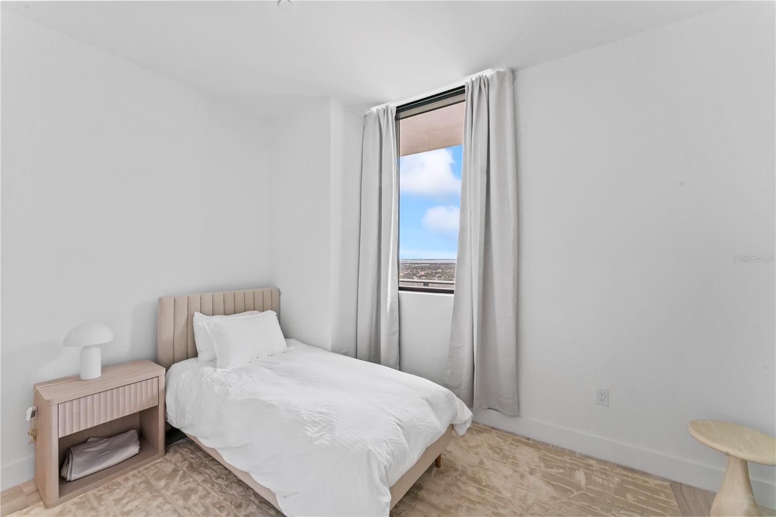 RITZ CARLTON RESIDENCES   BAY OAKS CONDOMINIUM - Residential