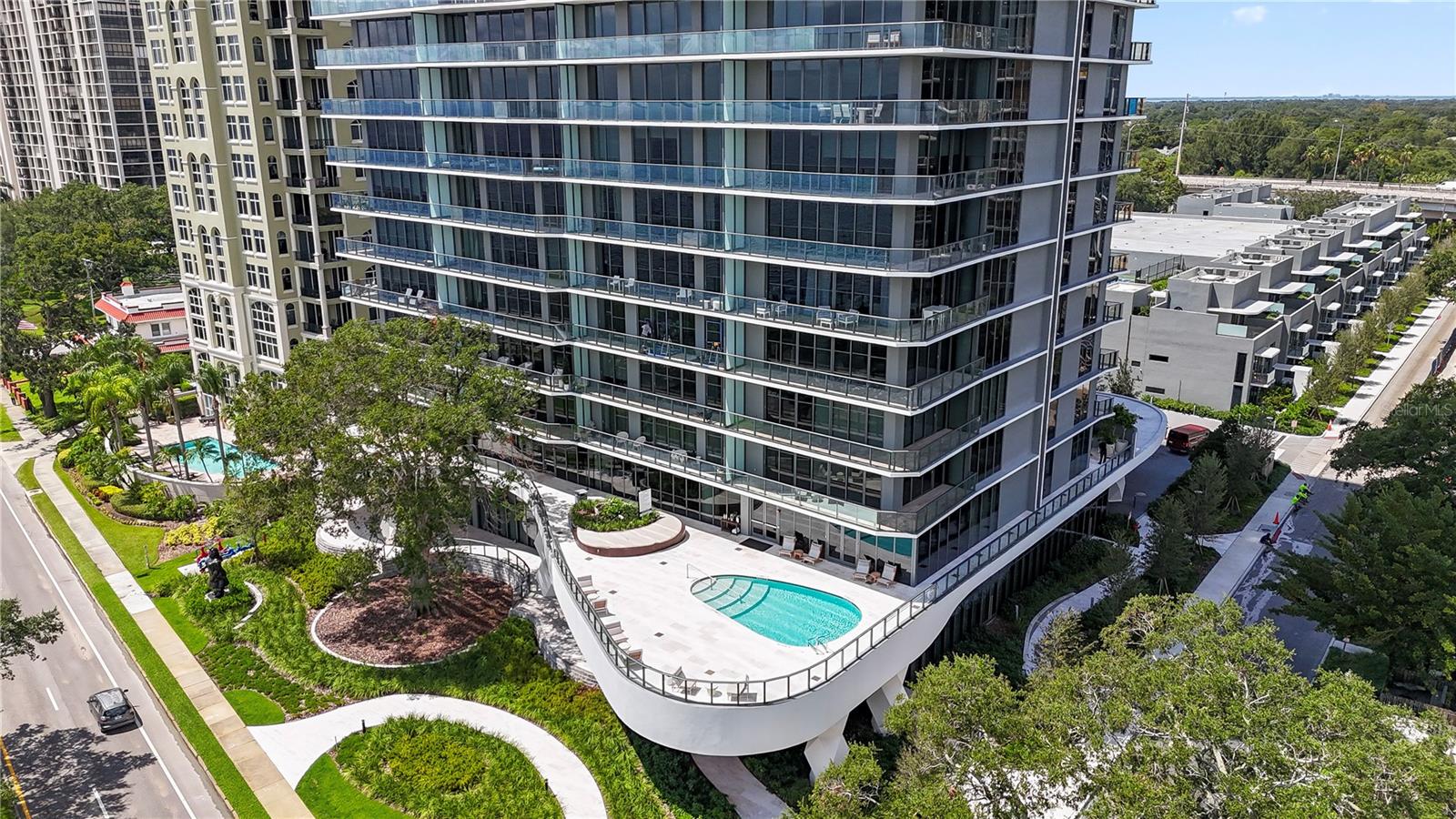 RITZ CARLTON RESIDENCES   BAY OAKS CONDOMINIUM - Residential