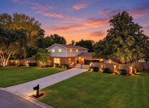 Photo of 2818 Springdell Circle, Valrico, FL 33596 (MLS # TB8552037)
