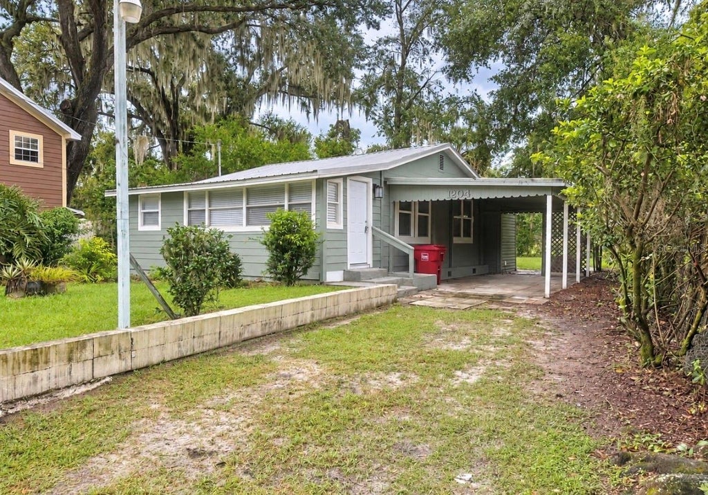 Photo of 1204 N Morningside Drive, Plant City, FL 33563 (MLS # L4965652)