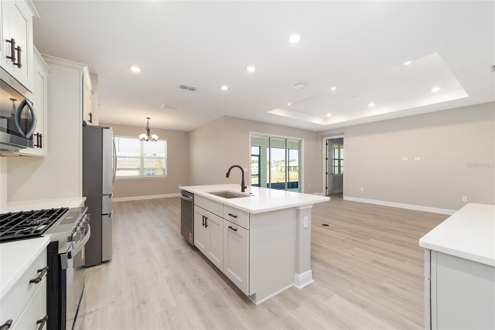 ON TOP OF THE WORLD - Residential