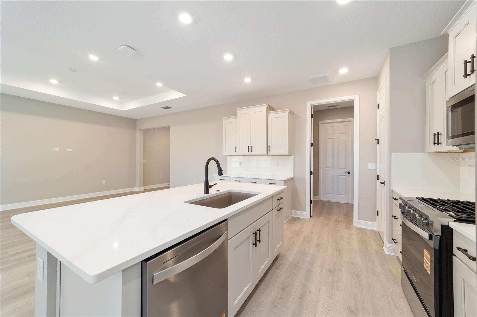 ON TOP OF THE WORLD - Residential