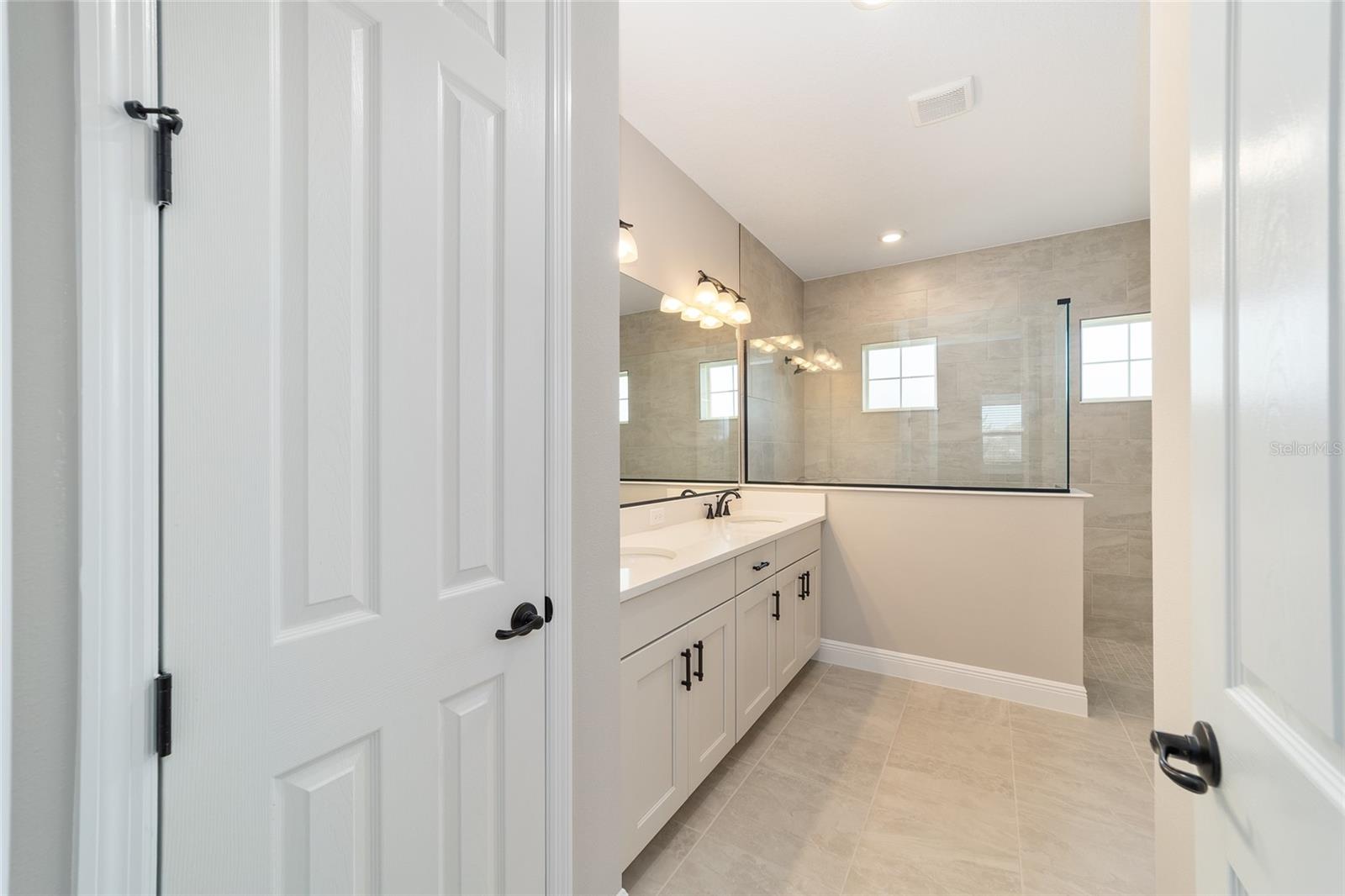 ON TOP OF THE WORLD - Residential